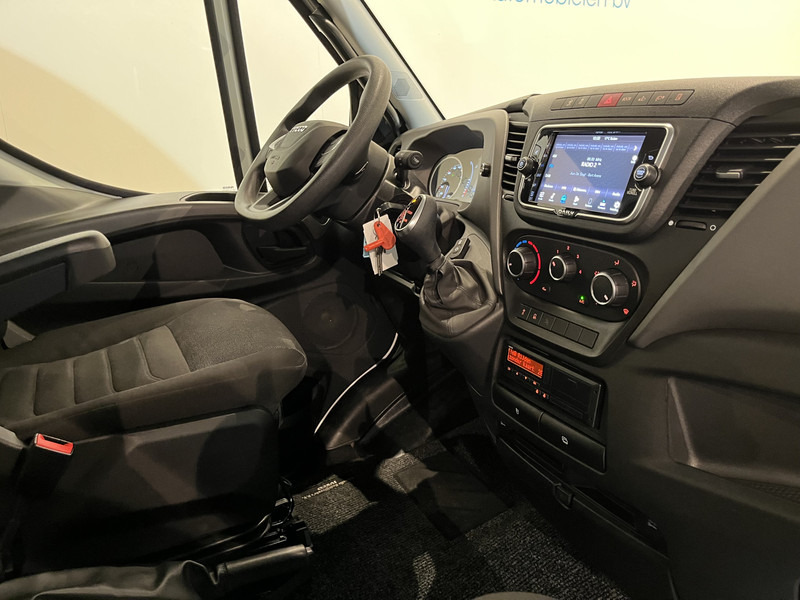 Iveco Daily 35S18 3.0 BE Clixtar Automaat Bakwagen met Laadklep / Laadvermogen 3.060 KG / Euro 6 / Luchtvering / Airco / Camera / CarPlay / Cruise Control / - Тягач: фото 4 Iveco Daily 35S18 3.0 BE Clixtar Automaat Bakwagen met Laadklep / Laadvermogen 3.060 KG / Euro 6 / Luchtvering / Airco / Camera / CarPlay / Cruise Control / - Тягач: фото 4