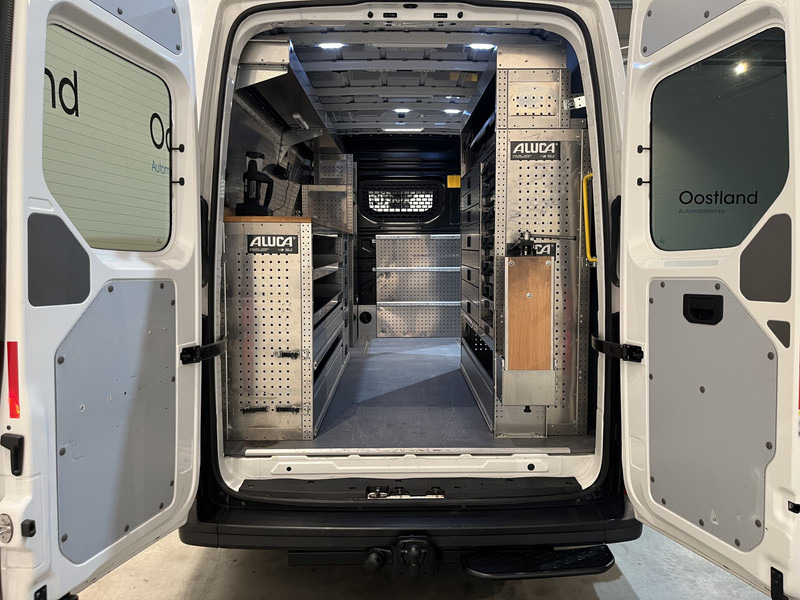 Volkswagen Crafter 35 2.0 TDI L3H3 140 PK RWD Servicebus / Aluca Inrichting / Euro 6 / Trekhaak 3000 KG / Airco / Camera / Navigatie / CarPlay - Цельнометаллический фургон: фото 4 Volkswagen Crafter 35 2.0 TDI L3H3 140 PK RWD Servicebus / Aluca Inrichting / Euro 6 / Trekhaak 3000 KG / Airco / Camera / Navigatie / CarPlay - Цельнометаллический фургон: фото 4
