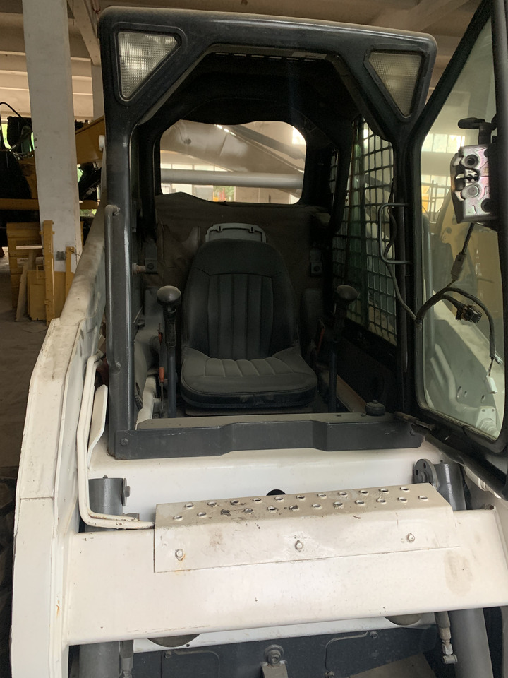 Мини-погрузчик с бортовым поворотом BOBCAT S185: фото 6 Мини-погрузчик с бортовым поворотом BOBCAT S185: фото 6