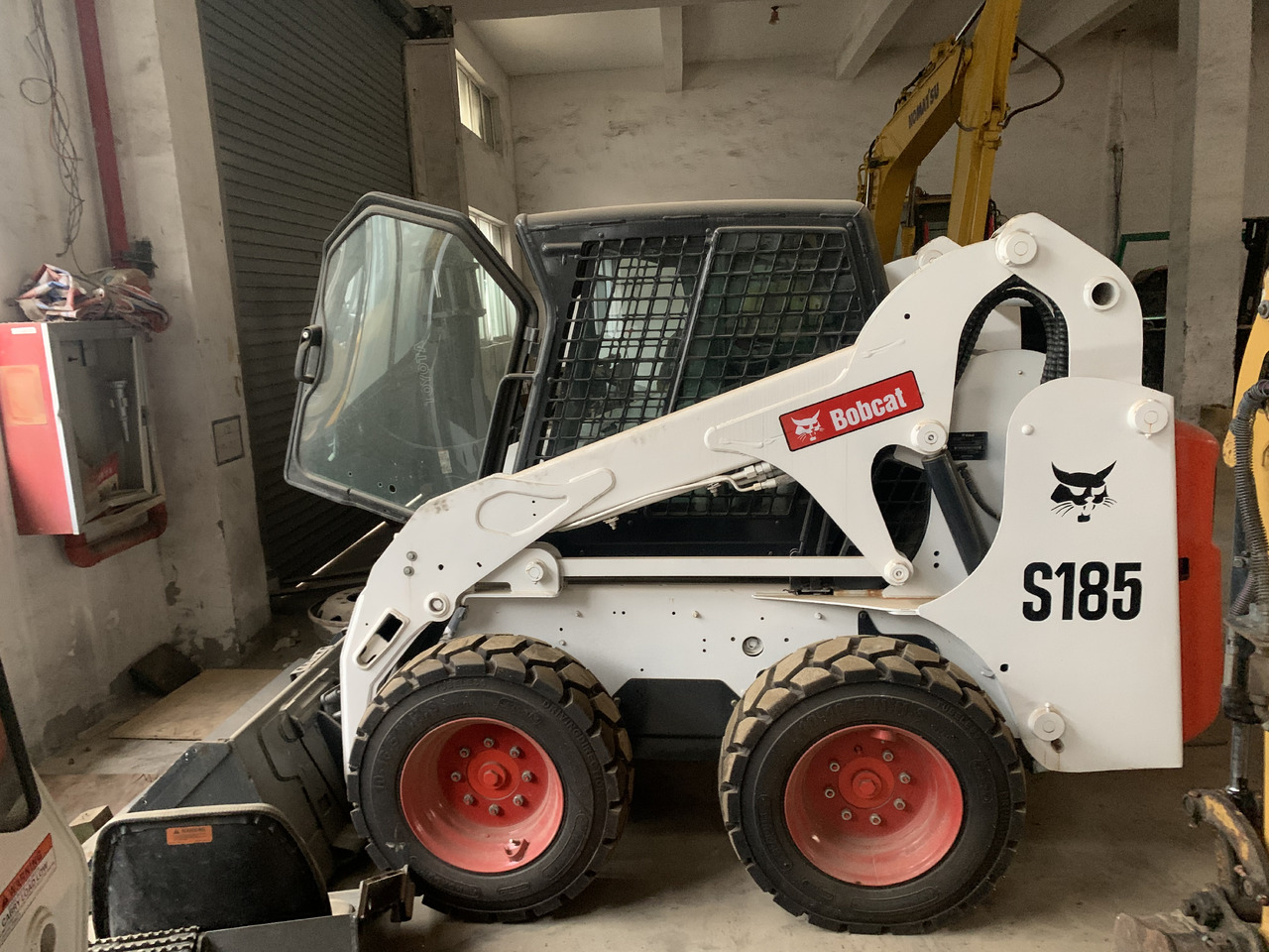 BOBCAT S185 - Мини-погрузчик с бортовым поворотом: фото 2 BOBCAT S185 - Мини-погрузчик с бортовым поворотом: фото 2