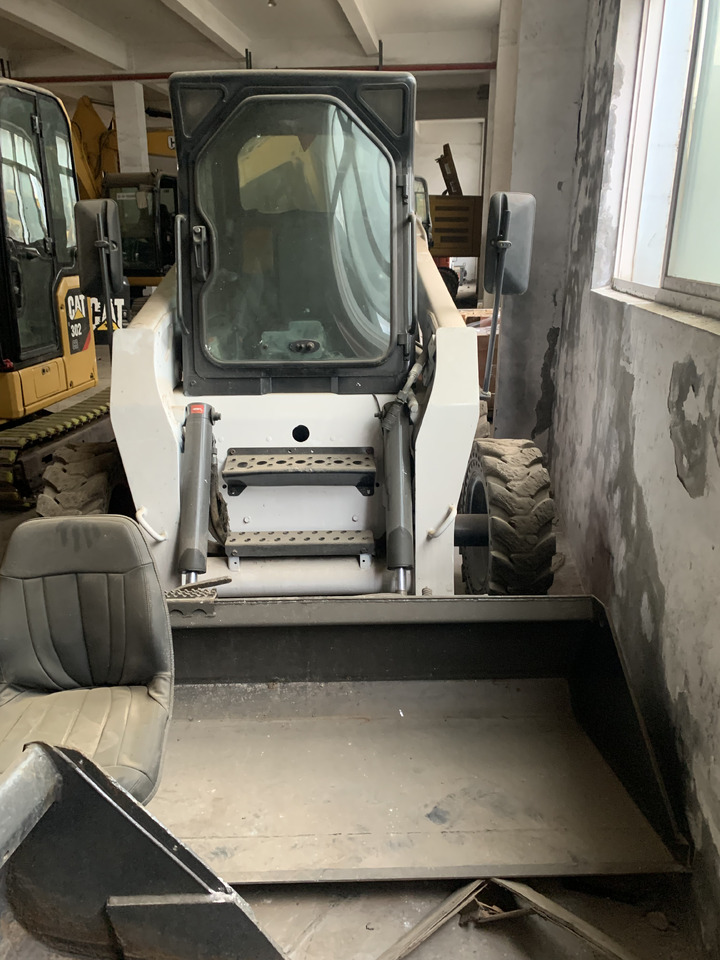 Мини-погрузчик с бортовым поворотом BOBCAT S185: фото 7 Мини-погрузчик с бортовым поворотом BOBCAT S185: фото 7