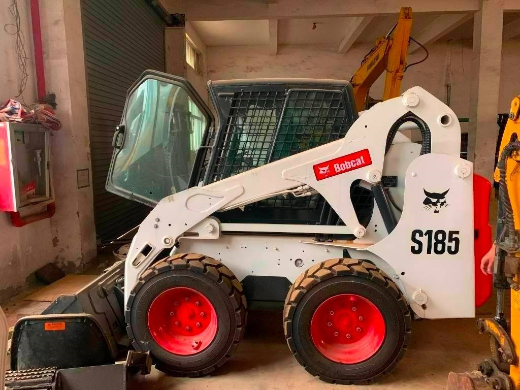 Bobcat S 185 - Мини-погрузчик с бортовым поворотом: фото 1 Bobcat S 185 - Мини-погрузчик с бортовым поворотом: фото 1