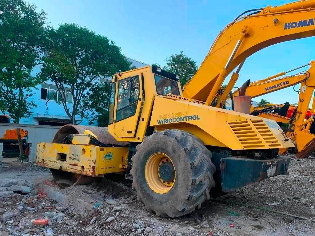 Bomag BW 225 D-3 - Дорожный каток: фото 1 Bomag BW 225 D-3 - Дорожный каток: фото 1