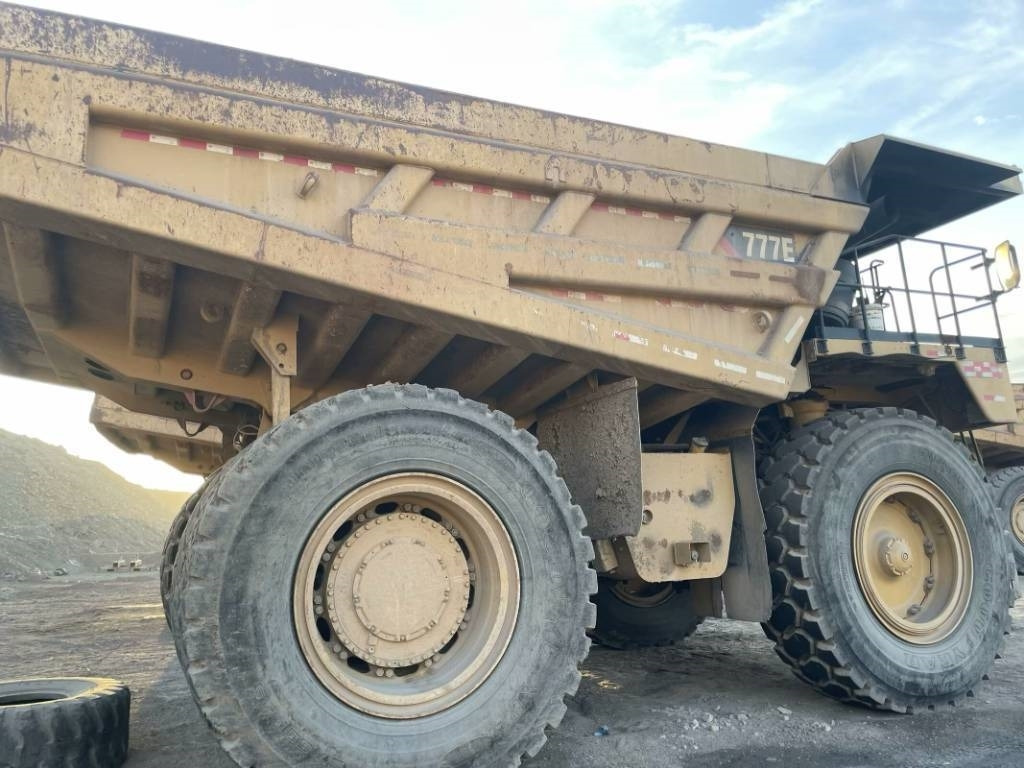 CAT 777e - Карьерный самосвал: фото 3 CAT 777e - Карьерный самосвал: фото 3