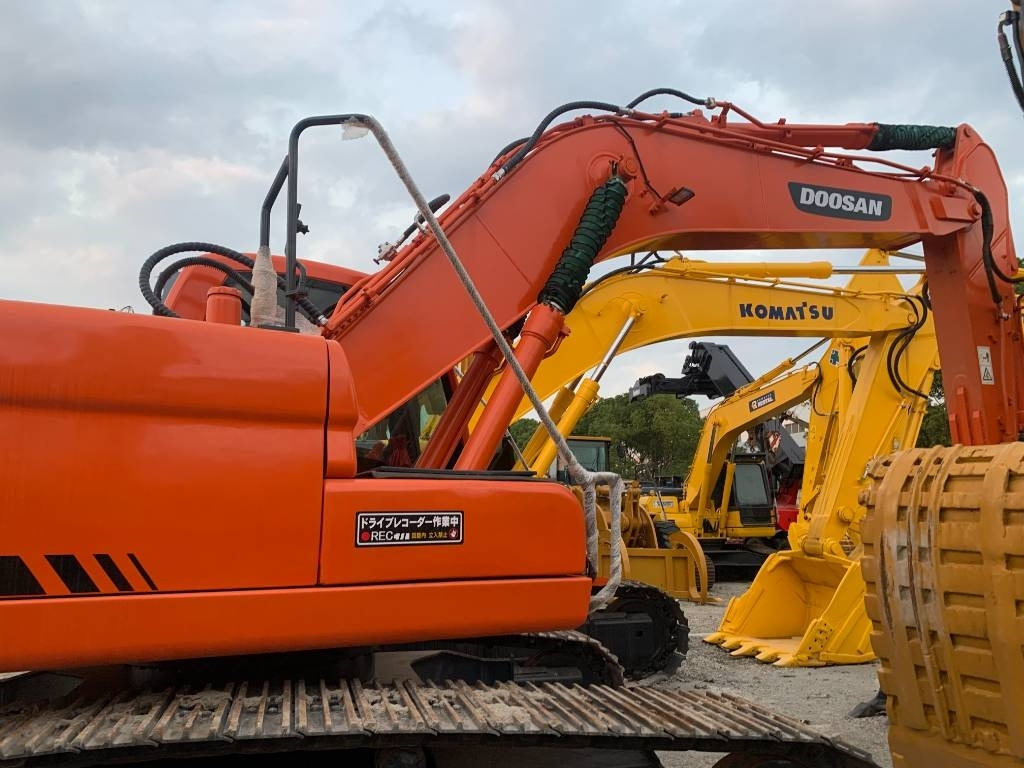 Doosan DX 225 LC - Гусеничный экскаватор: фото 1 Doosan DX 225 LC - Гусеничный экскаватор: фото 1