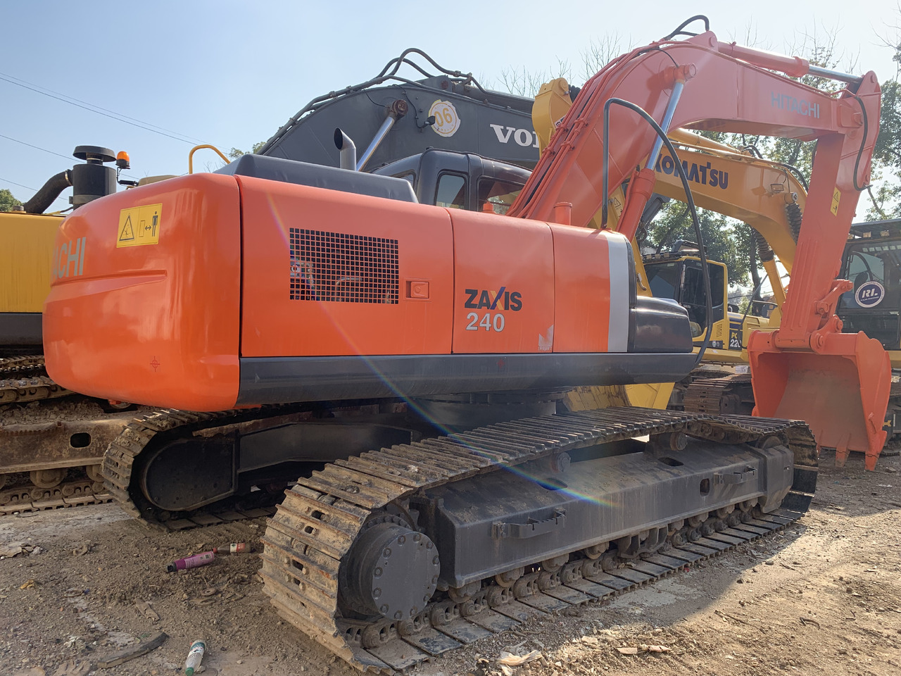 HITACHI ZAXIS240 - Колёсный экскаватор: фото 2 HITACHI ZAXIS240 - Колёсный экскаватор: фото 2