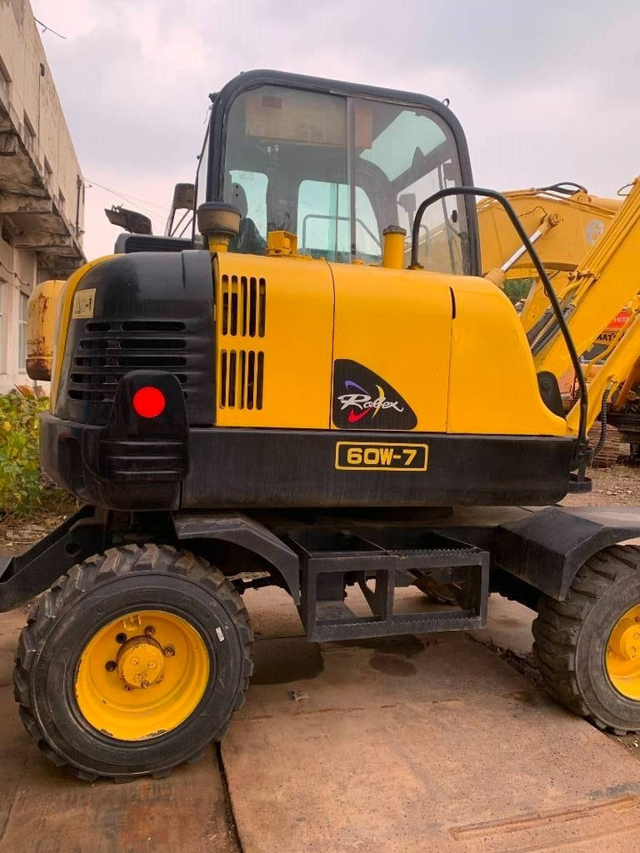 Hyundai Robex 60 W-7 - Колёсный экскаватор: фото 3 Hyundai Robex 60 W-7 - Колёсный экскаватор: фото 3