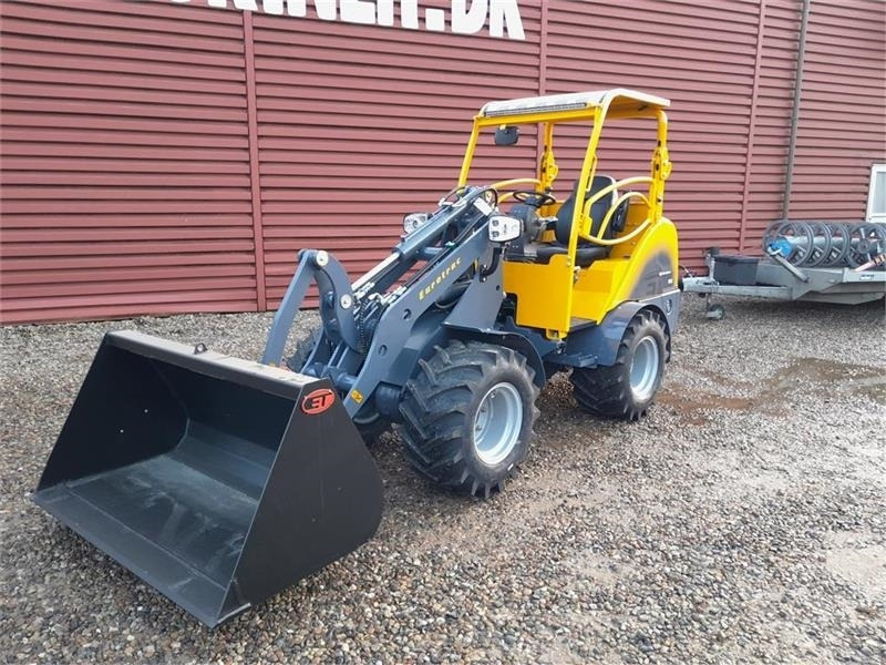Eurotrac W12S m. mellem arm - Компактный фронтальный погрузчик: фото 2 Eurotrac W12S m. mellem arm - Компактный фронтальный погрузчик: фото 2