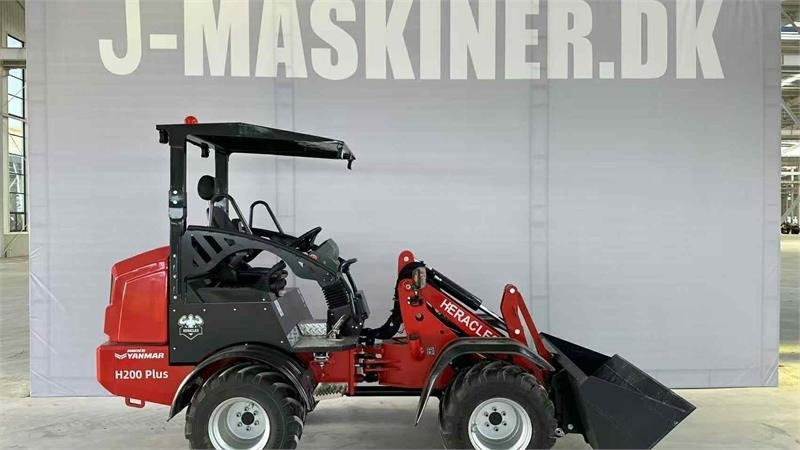 Heracles H200 + Fabriks ny - Компактный фронтальный погрузчик: фото 1 Heracles H200 + Fabriks ny - Компактный фронтальный погрузчик: фото 1