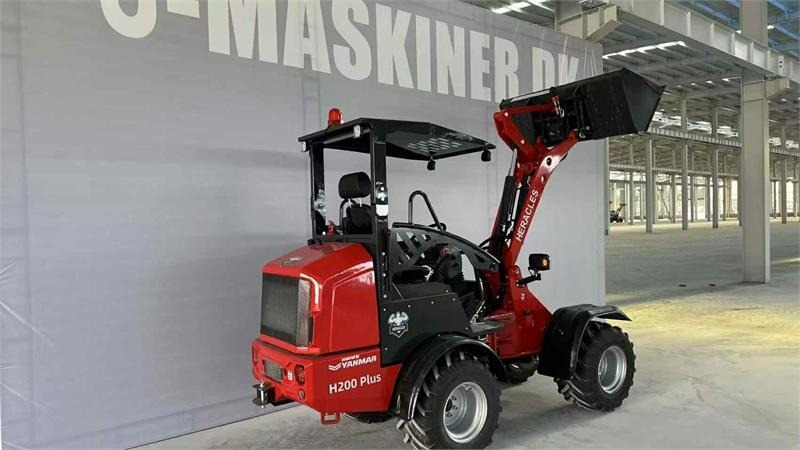 Heracles H200 + Fabriks ny - Компактный фронтальный погрузчик: фото 3 Heracles H200 + Fabriks ny - Компактный фронтальный погрузчик: фото 3