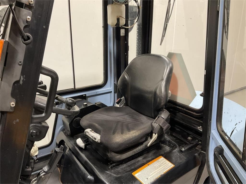 Utilev UT30P  - Дизельный погрузчик: фото 5 Utilev UT30P  - Дизельный погрузчик: фото 5