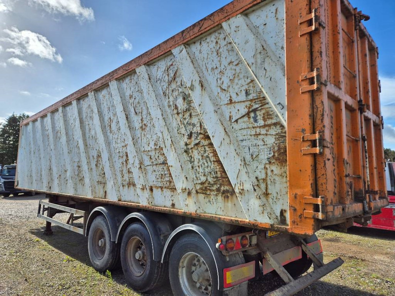 AMT 3 akslet 71m3 stål tipper // steel tipper - Самосвальный полуприцеп: фото 4 AMT 3 akslet 71m3 stål tipper // steel tipper - Самосвальный полуприцеп: фото 4