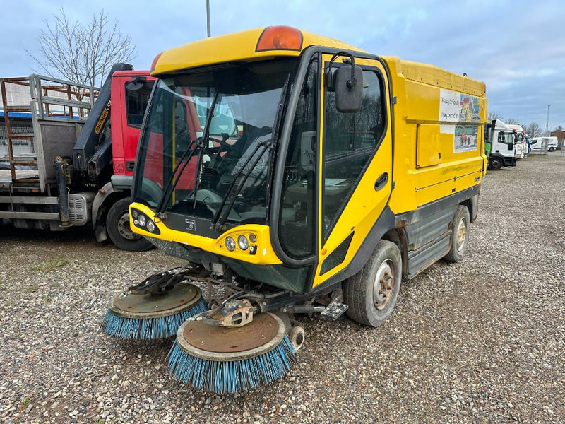 Johnston CN400 - Подметально-уборочная машина: фото 1 Johnston CN400 - Подметально-уборочная машина: фото 1