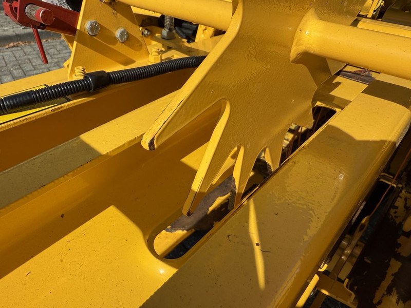 Пресс-подборщик тюковый New Holland BC5060 Mini Balenpers: фото 7 Пресс-подборщик тюковый New Holland BC5060 Mini Balenpers: фото 7