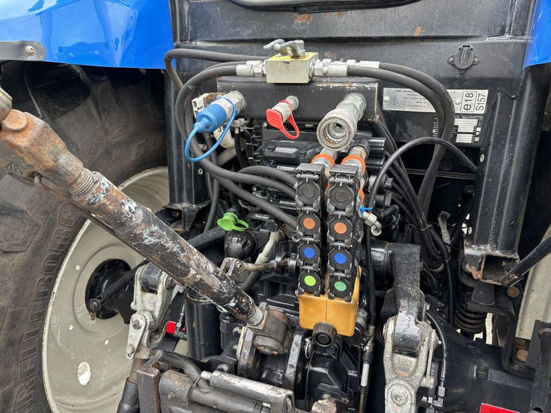 Трактор New Holland T6010 Plus Supersteer: фото 8