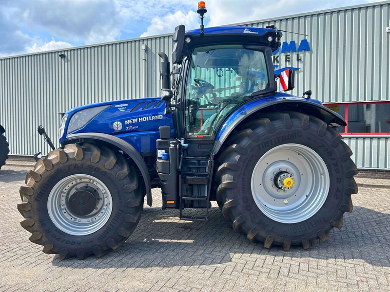 New Holland T7.300 AC New Gen Blue Power DEMO - Трактор: фото 2 New Holland T7.300 AC New Gen Blue Power DEMO - Трактор: фото 2