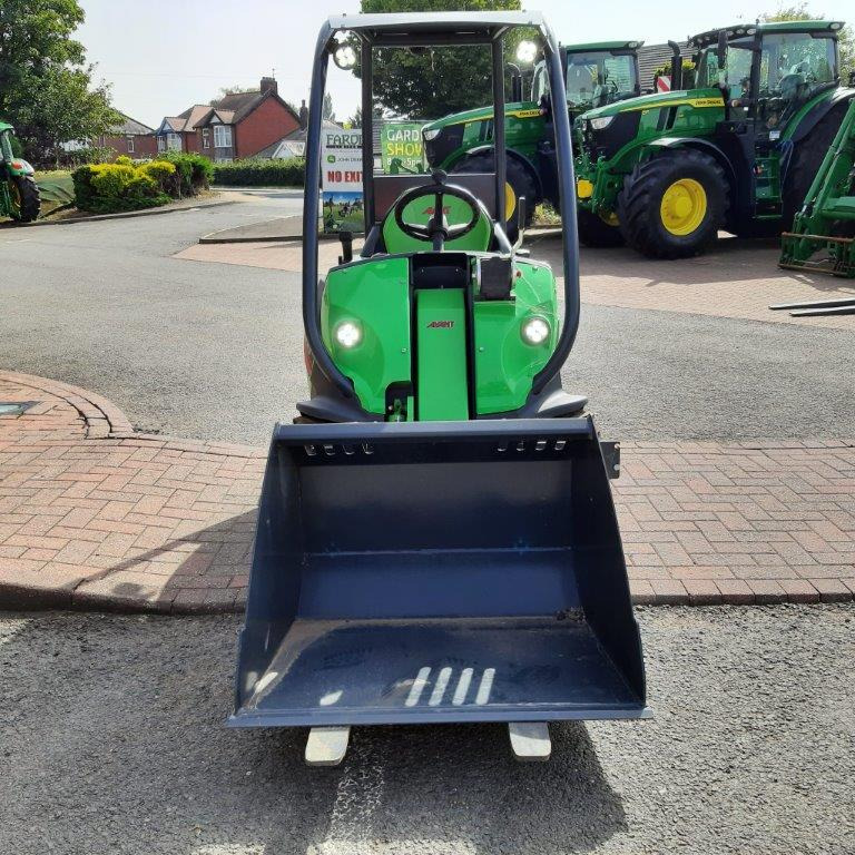 Avant 220 mini loader - Компактный фронтальный погрузчик: фото 3 Avant 220 mini loader - Компактный фронтальный погрузчик: фото 3