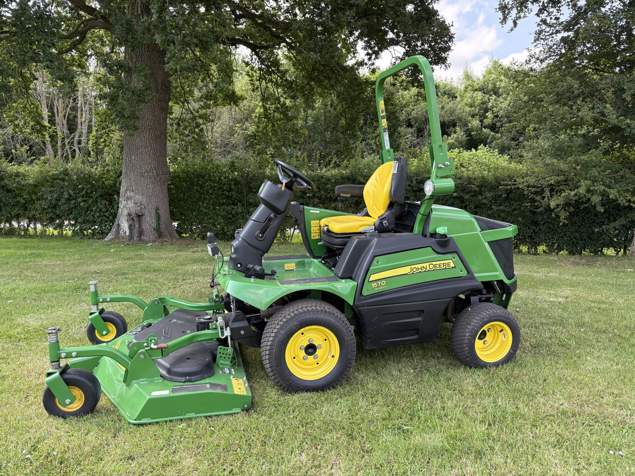 John Deere 1570 Out-Front Mower - Газонокосилка: фото 1 John Deere 1570 Out-Front Mower - Газонокосилка: фото 1