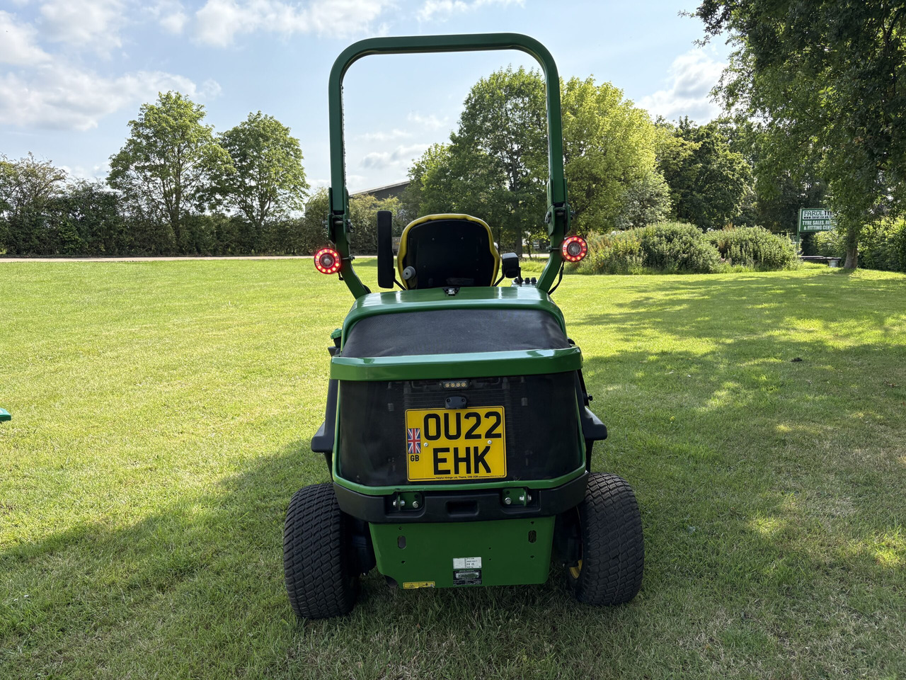 John Deere 1570 Out-Front Mower - Газонокосилка: фото 4 John Deere 1570 Out-Front Mower - Газонокосилка: фото 4