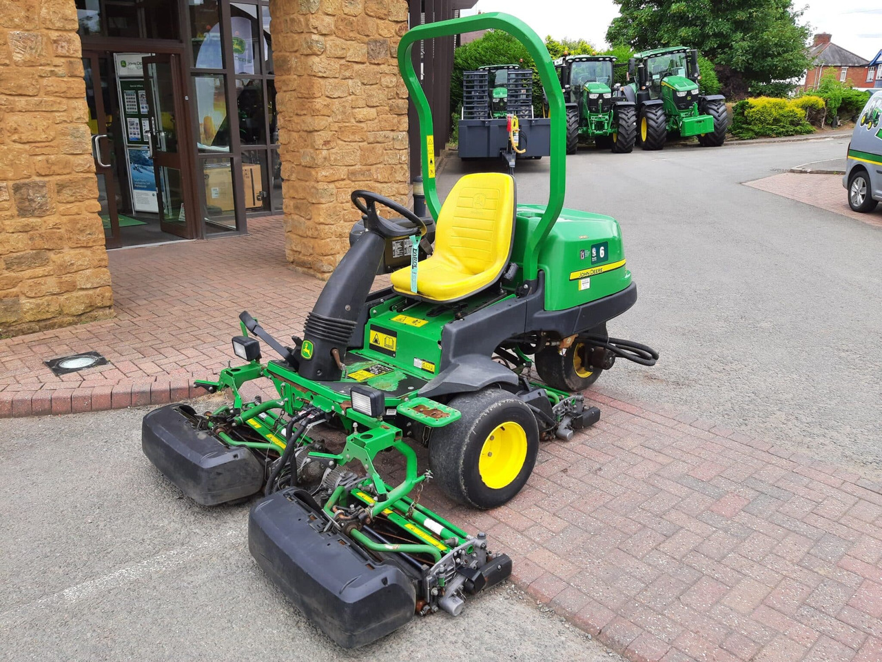 John Deere 2500E Greens triple mower - Газонокосилка: фото 1 John Deere 2500E Greens triple mower - Газонокосилка: фото 1