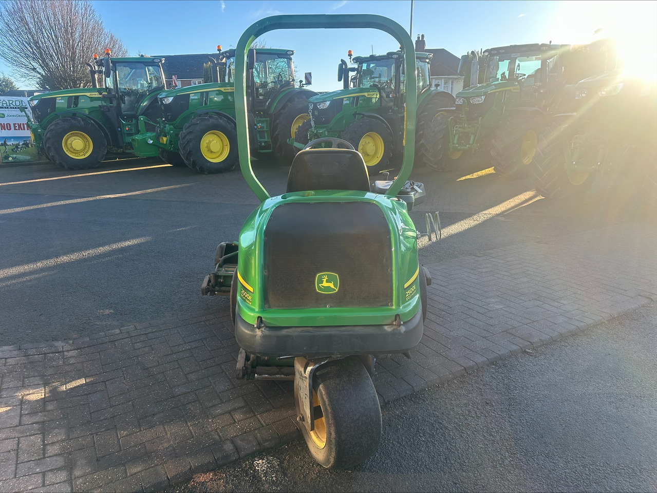 John Deere 2500E greens triple mower - Газонокосилка: фото 4 John Deere 2500E greens triple mower - Газонокосилка: фото 4