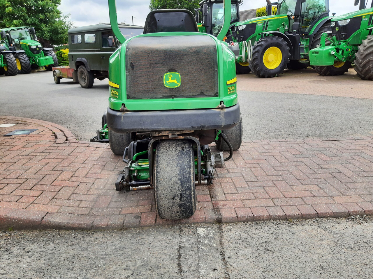 John Deere 2500E greens triple mower - Газонокосилка: фото 3 John Deere 2500E greens triple mower - Газонокосилка: фото 3