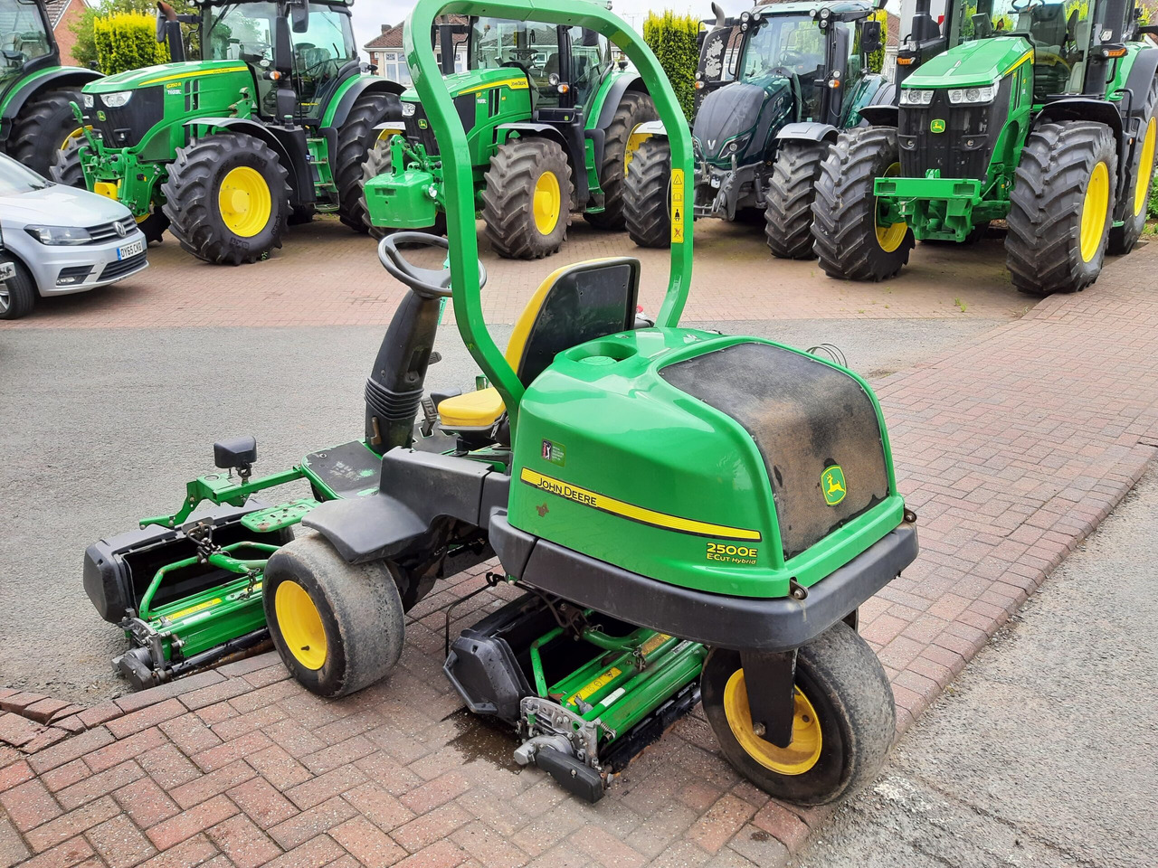 John Deere 2500E greens triple mower - Газонокосилка: фото 5 John Deere 2500E greens triple mower - Газонокосилка: фото 5