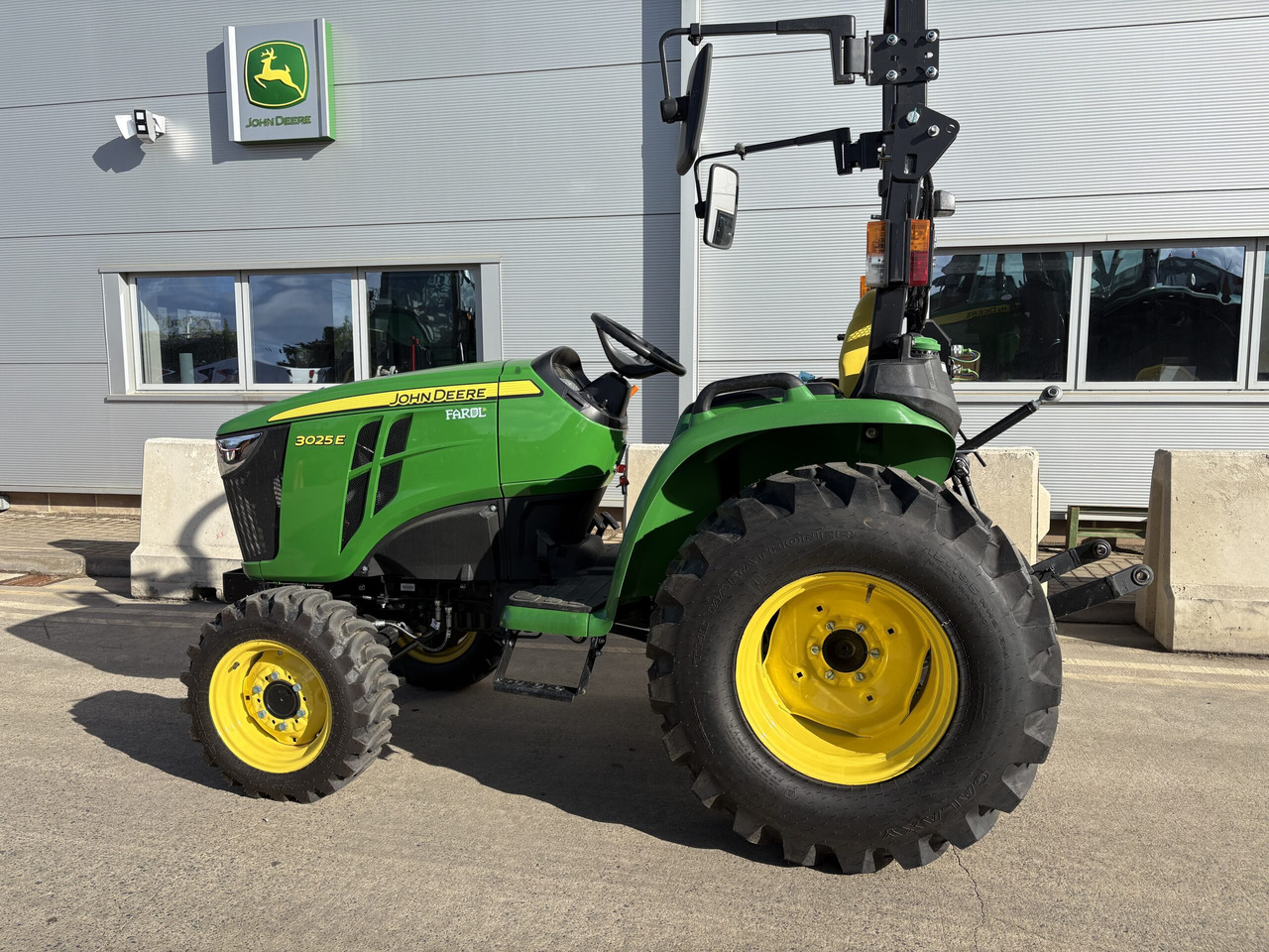 John Deere 3025E Compact tractor - Минитрактор: фото 1 John Deere 3025E Compact tractor - Минитрактор: фото 1