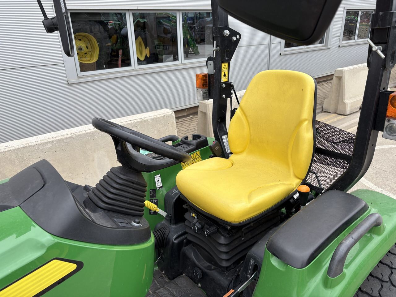 John Deere 3039R Compact Tractor - Минитрактор: фото 2 John Deere 3039R Compact Tractor - Минитрактор: фото 2
