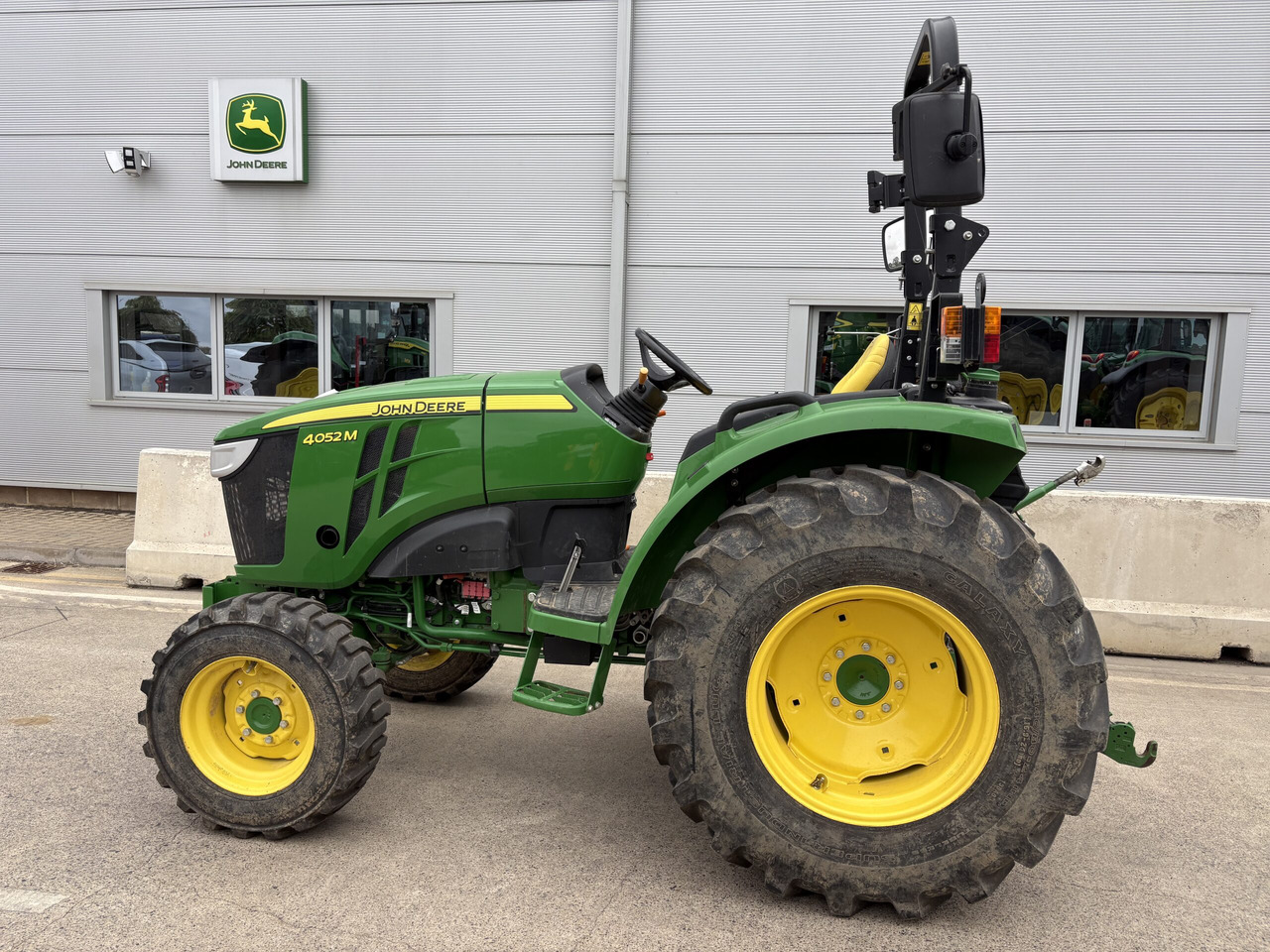John Deere 4052M Compact Tractor - Минитрактор: фото 1 John Deere 4052M Compact Tractor - Минитрактор: фото 1