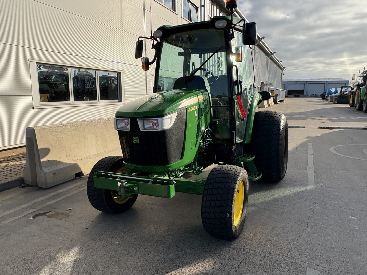 John Deere 4066R Compact Tractor - Минитрактор: фото 4 John Deere 4066R Compact Tractor - Минитрактор: фото 4