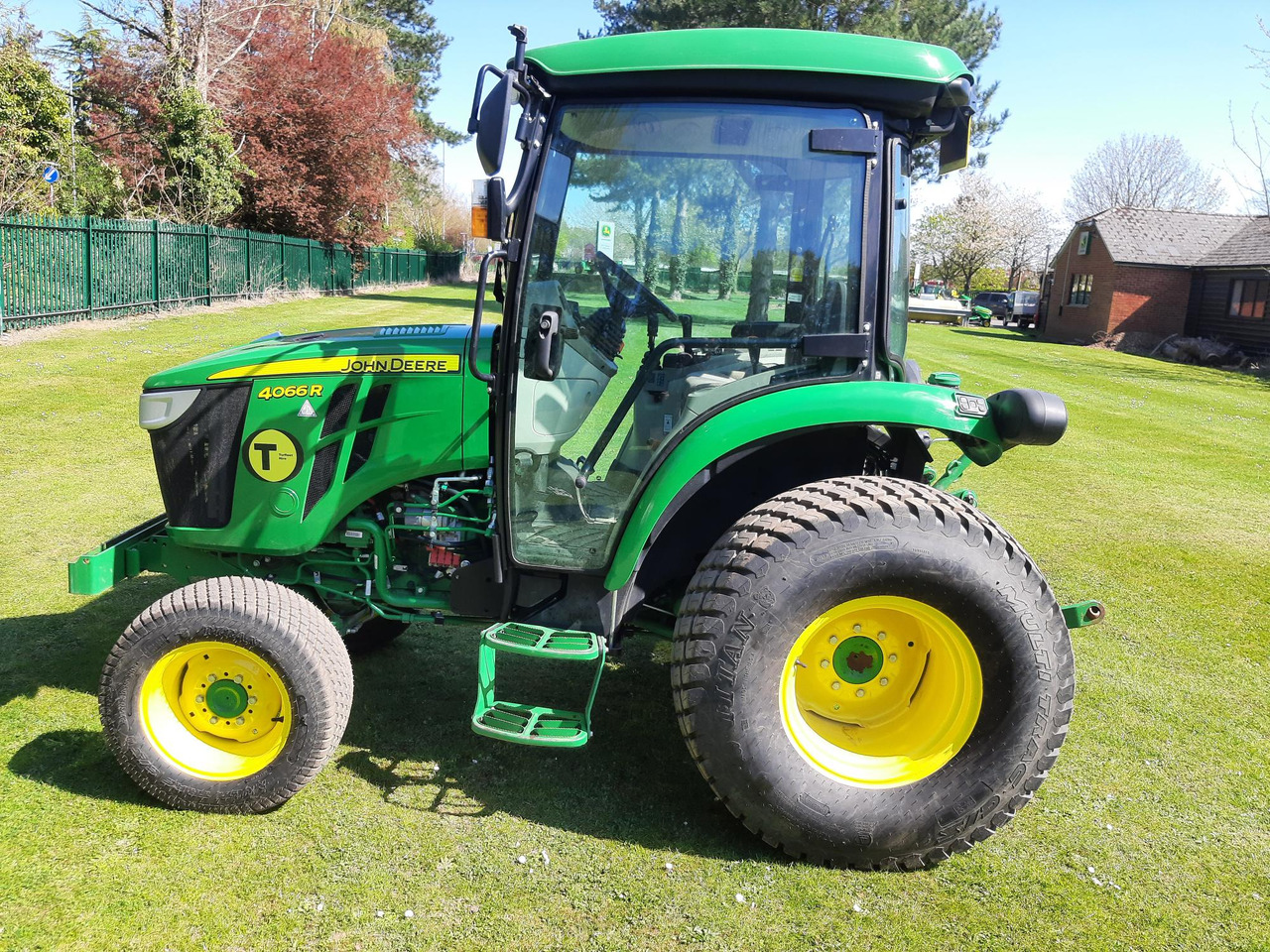 John Deere 4066R Compact Tractor - Минитрактор: фото 1 John Deere 4066R Compact Tractor - Минитрактор: фото 1