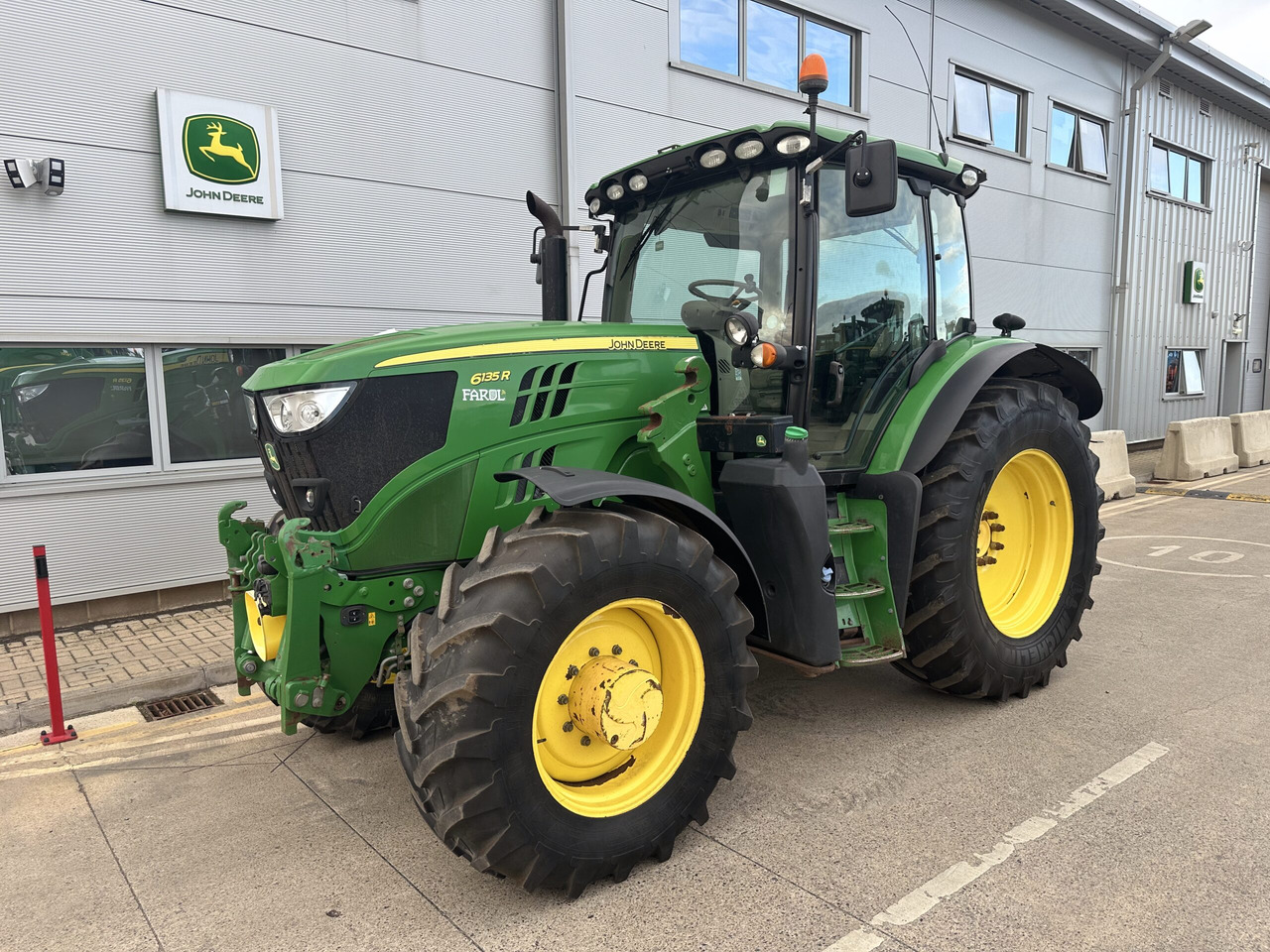 John Deere 6135R - Трактор: фото 1 John Deere 6135R - Трактор: фото 1