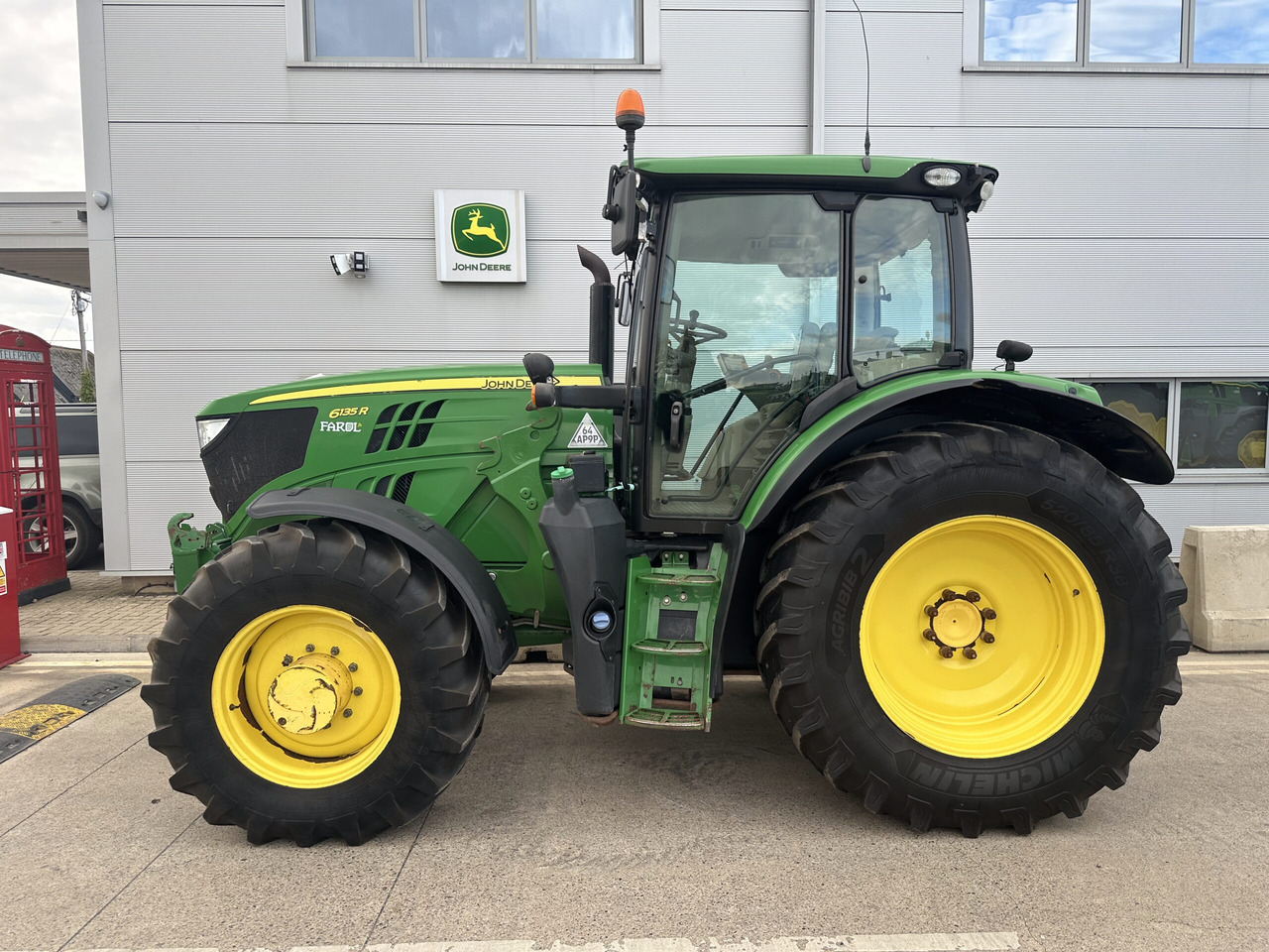 John Deere 6135R - Трактор: фото 2 John Deere 6135R - Трактор: фото 2