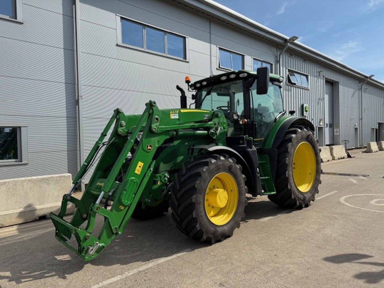 John Deere 6155R - Трактор: фото 1 John Deere 6155R - Трактор: фото 1