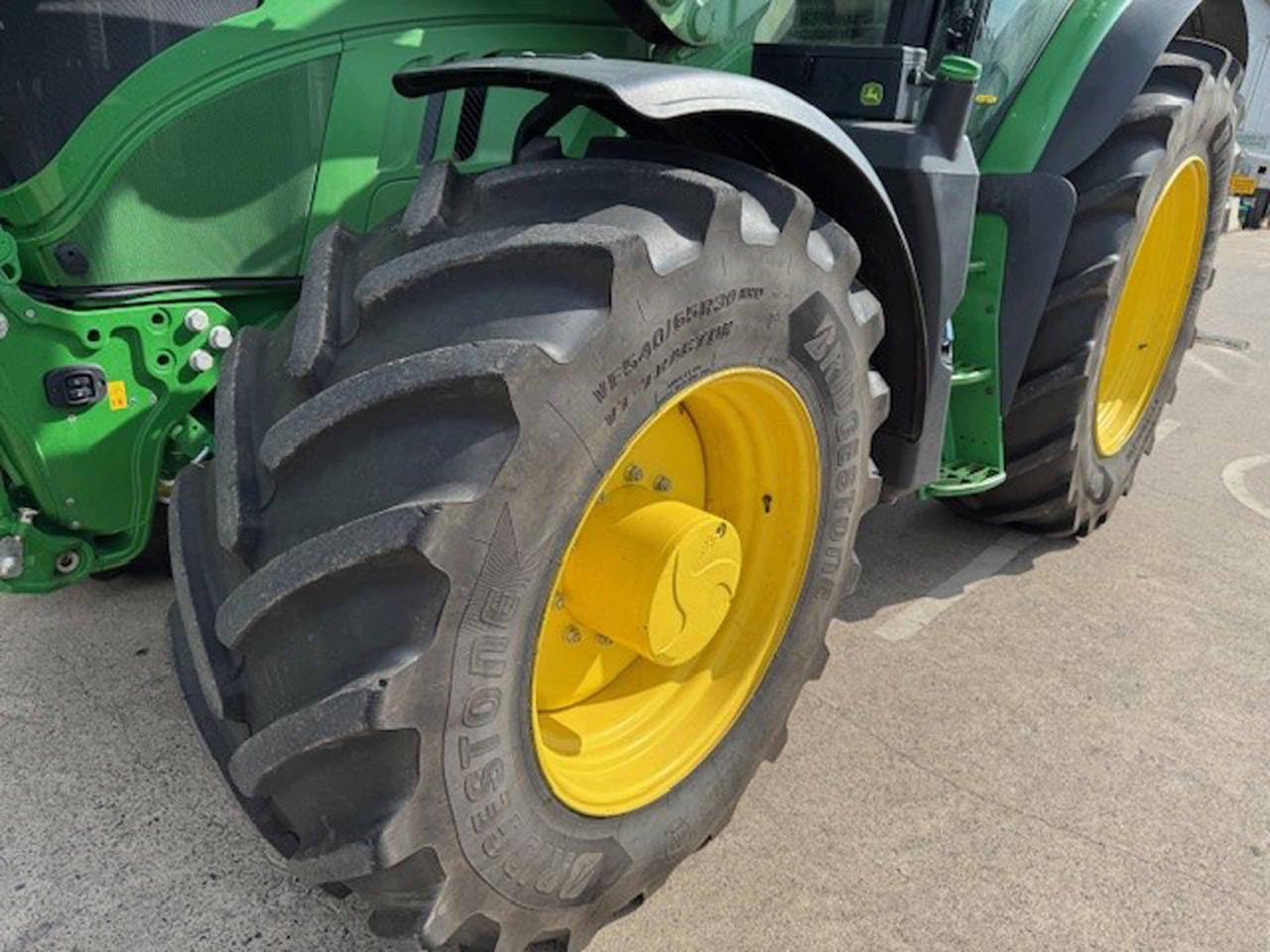 John Deere 6155R - Трактор: фото 2 John Deere 6155R - Трактор: фото 2