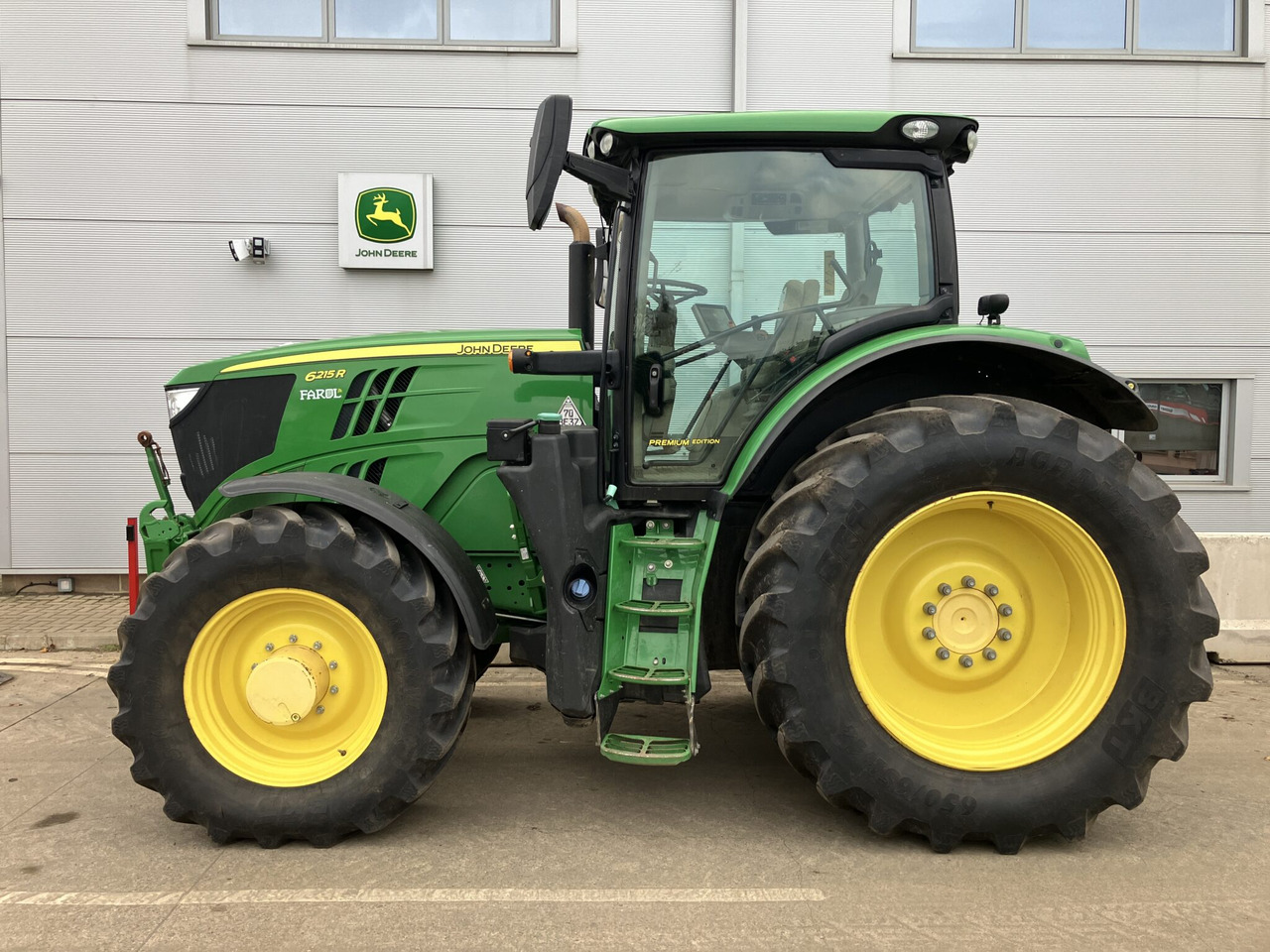 John Deere 6215R - Трактор: фото 2 John Deere 6215R - Трактор: фото 2