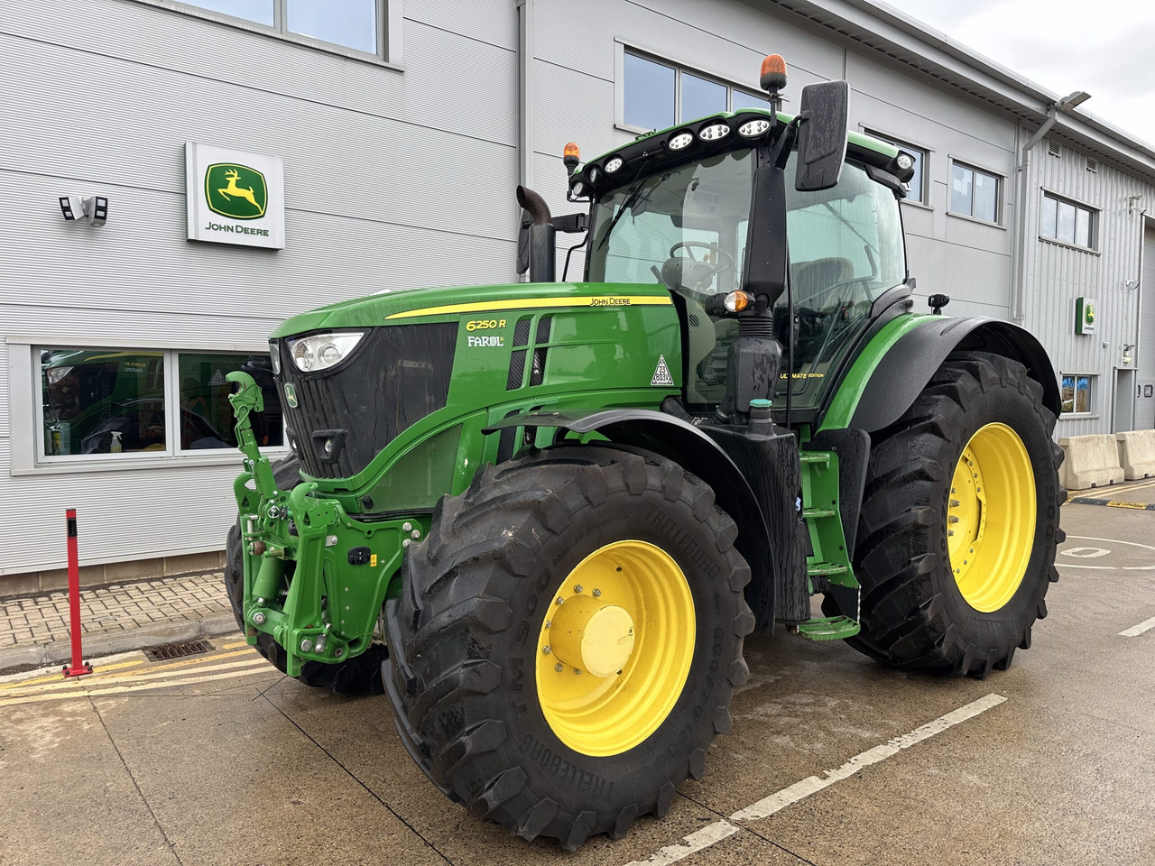 John Deere 6250R - Трактор: фото 1 John Deere 6250R - Трактор: фото 1