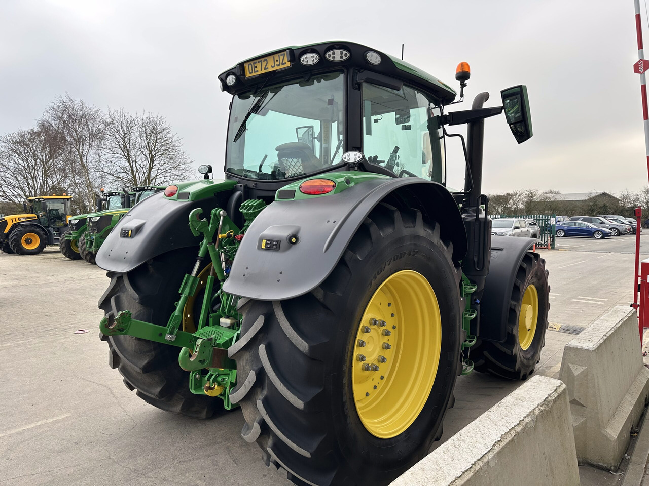 John Deere 6R 215 - Трактор: фото 5 John Deere 6R 215 - Трактор: фото 5