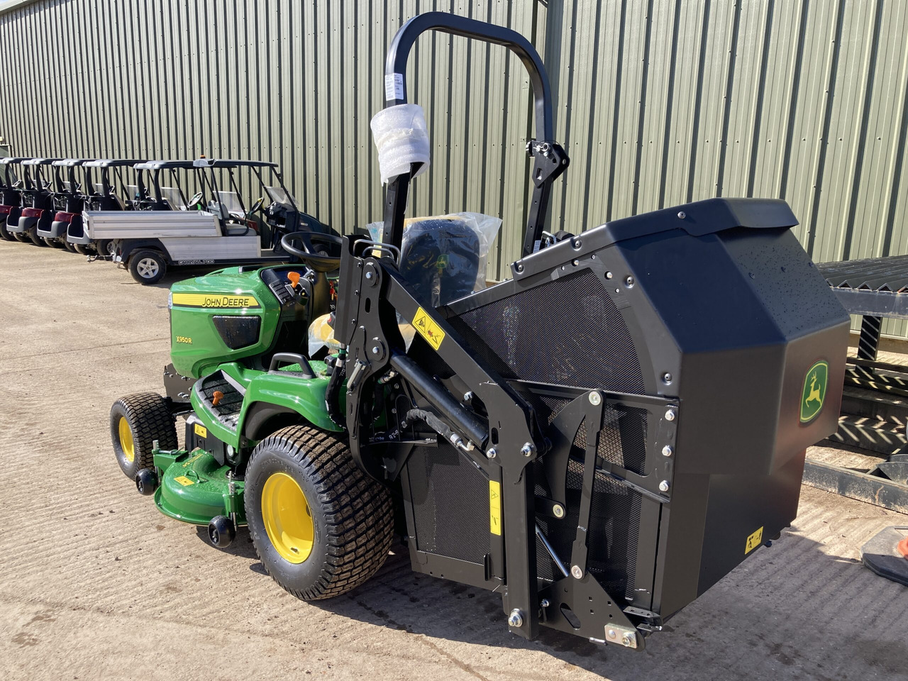 John Deere X950R ride on cut and collect mower - Газонокосилка: фото 3 John Deere X950R ride on cut and collect mower - Газонокосилка: фото 3