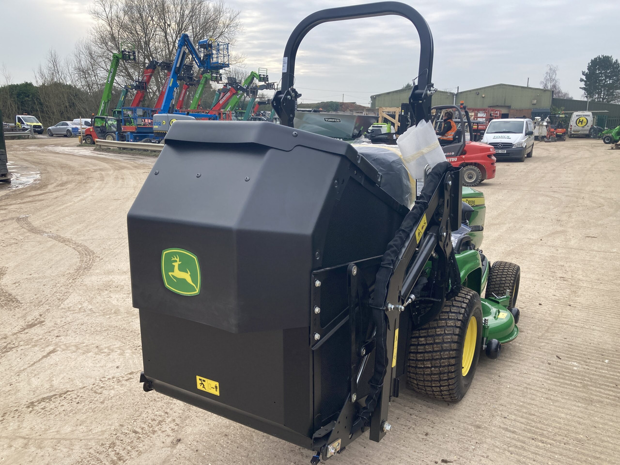 John Deere X950R ride on cut and collect mower - Газонокосилка: фото 5 John Deere X950R ride on cut and collect mower - Газонокосилка: фото 5