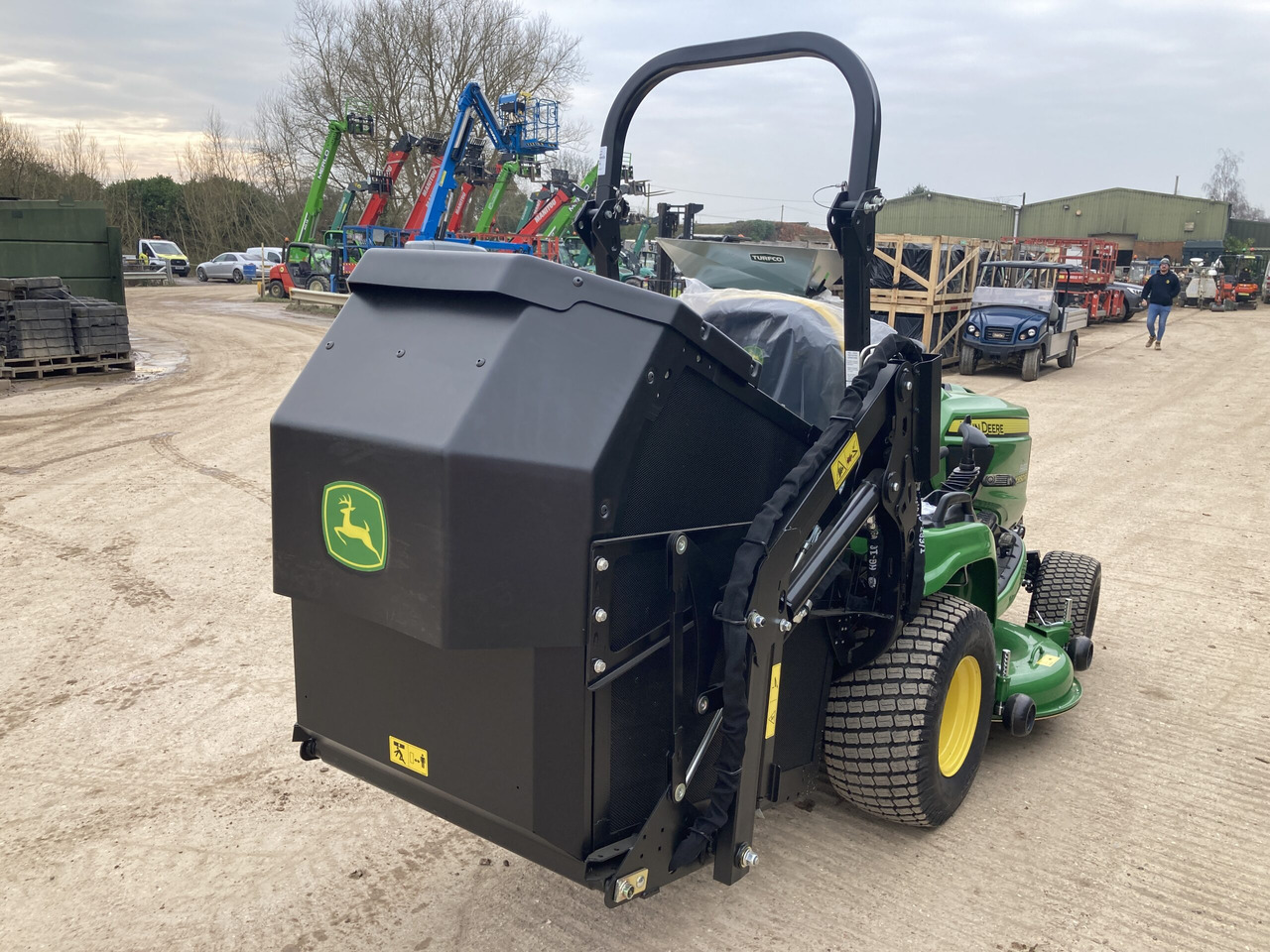 John Deere X950R ride on cut and collect mower - Газонокосилка: фото 5 John Deere X950R ride on cut and collect mower - Газонокосилка: фото 5
