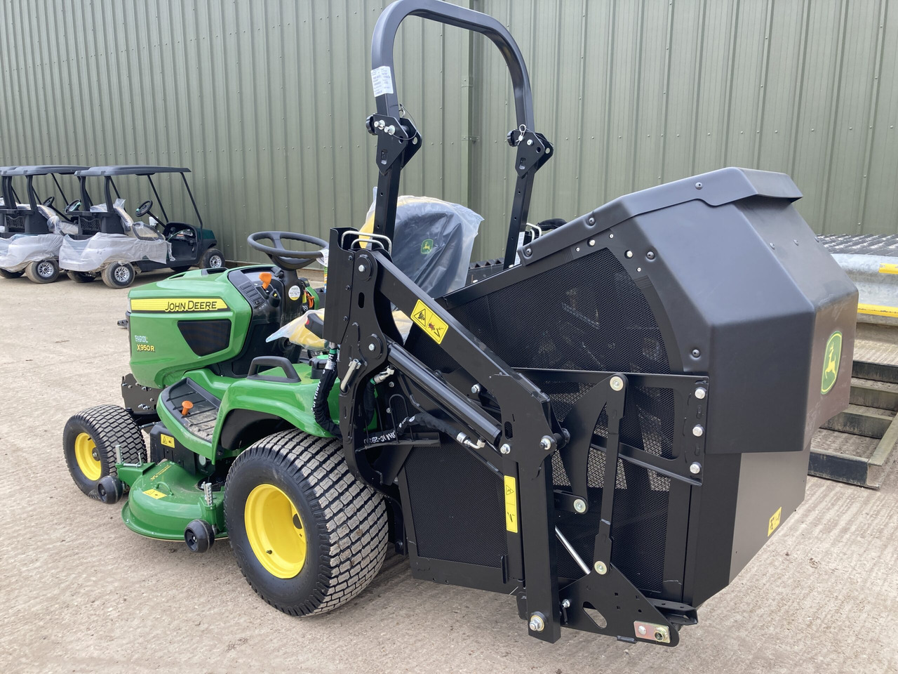 John Deere X950R ride on cut and collect mower - Газонокосилка: фото 3 John Deere X950R ride on cut and collect mower - Газонокосилка: фото 3