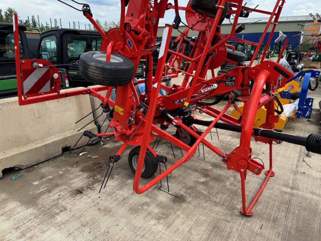 Kuhn GF8700 - Техника для сенозаготовки: фото 5 Kuhn GF8700 - Техника для сенозаготовки: фото 5