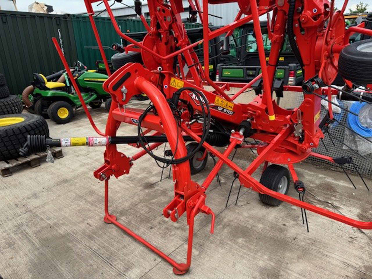 Kuhn GF8700 - Техника для сенозаготовки: фото 3 Kuhn GF8700 - Техника для сенозаготовки: фото 3