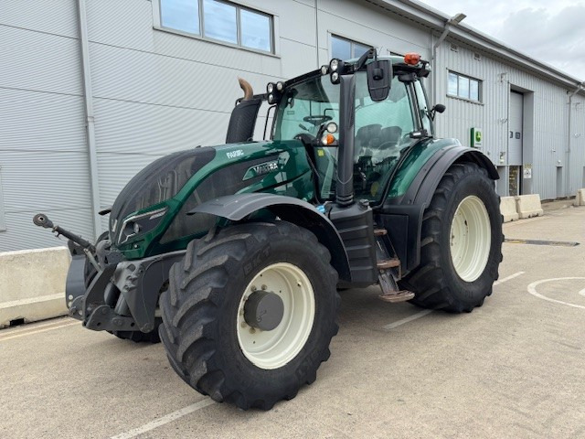 Valtra T214 - Трактор: фото 1 Valtra T214 - Трактор: фото 1