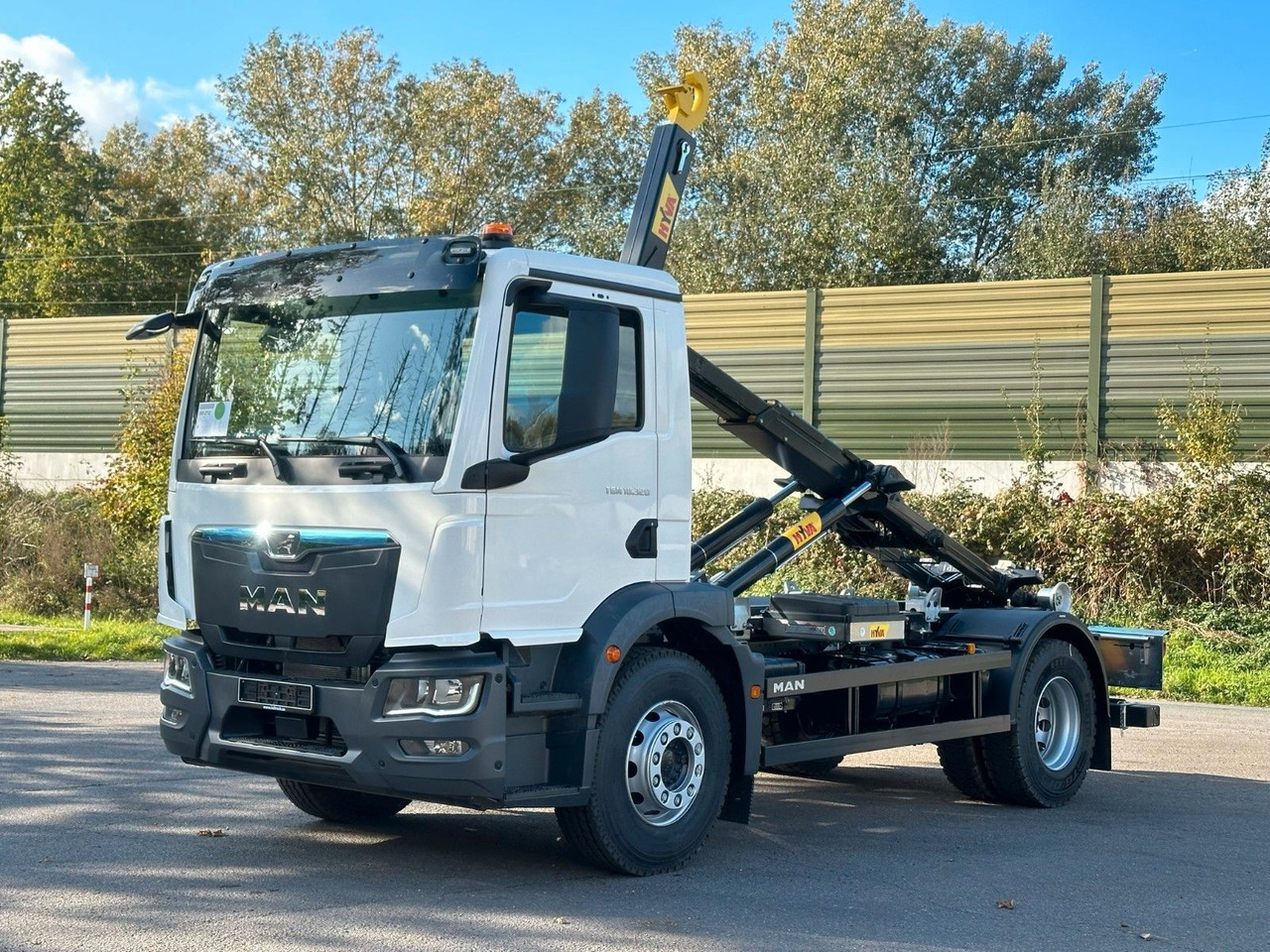 MAN TGM 18.320 4x2 Euro 6e Hyva 12-45 - Крюковой мультилифт, Автоманипулятор: фото 1 MAN TGM 18.320 4x2 Euro 6e Hyva 12-45 - Крюковой мультилифт, Автоманипулятор: фото 1