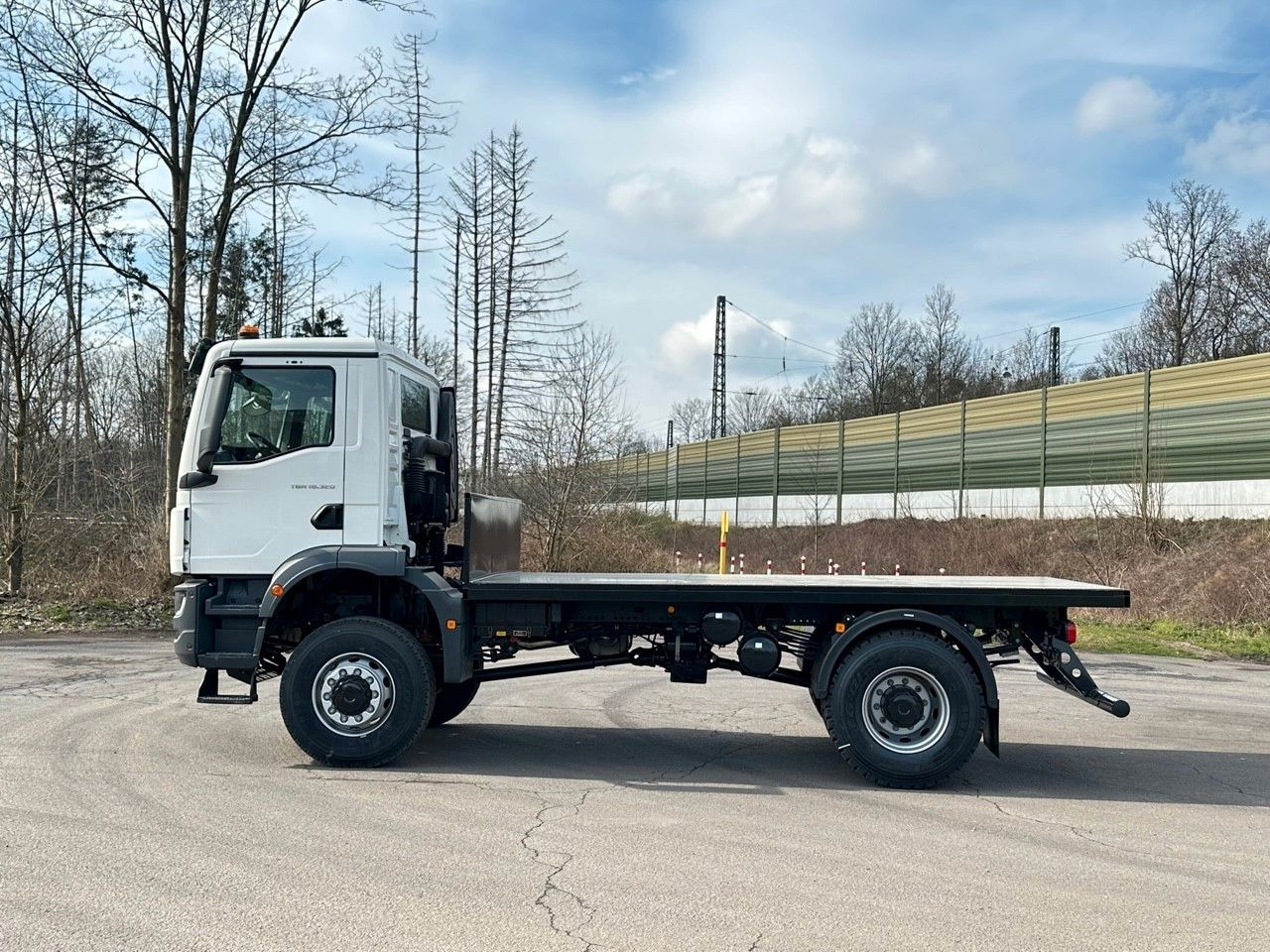 MAN TGM 18.320 4x4 Euro 6e Plato - Грузовик бортовой/ Платформа: фото 3 MAN TGM 18.320 4x4 Euro 6e Plato - Грузовик бортовой/ Платформа: фото 3