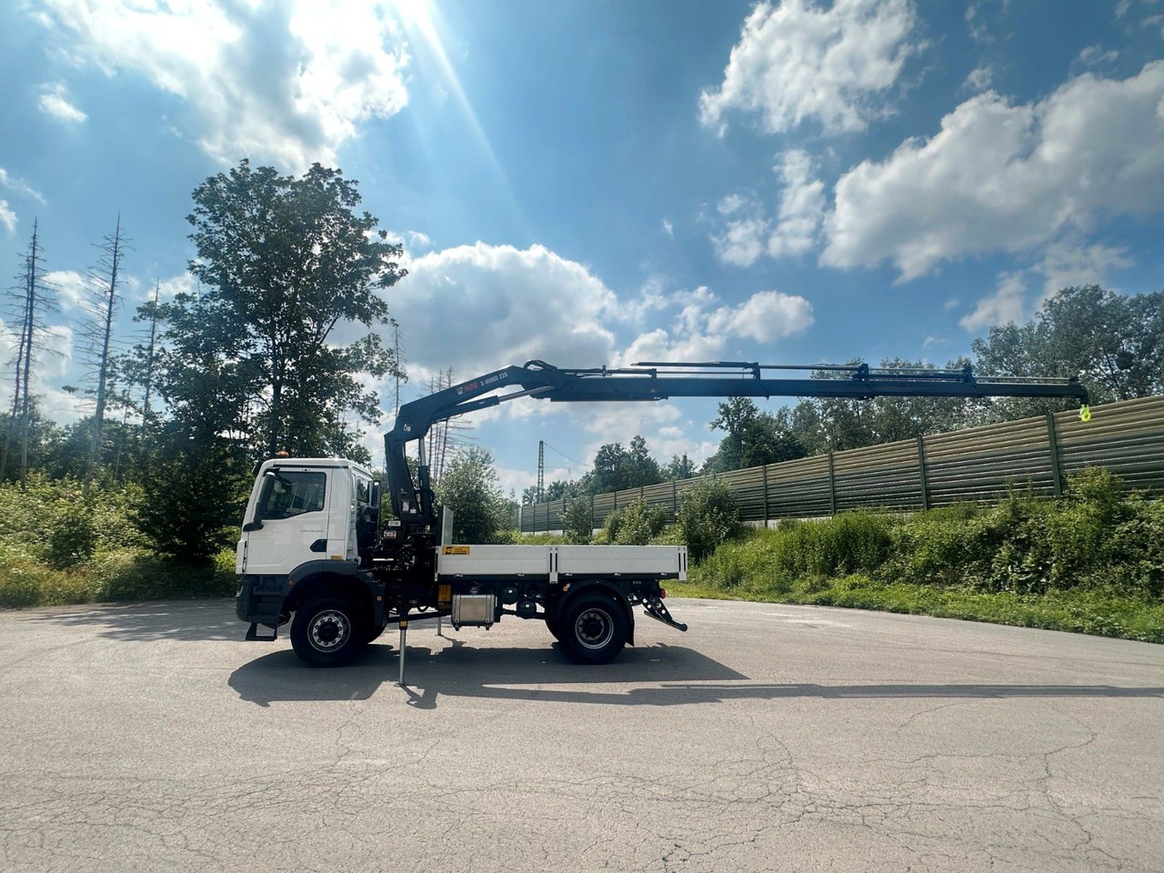 MAN TGM 18.320 4x4 Euro 6e Pritsche Hiab 228-4 Kran - Автоманипулятор: фото 3 MAN TGM 18.320 4x4 Euro 6e Pritsche Hiab 228-4 Kran - Автоманипулятор: фото 3