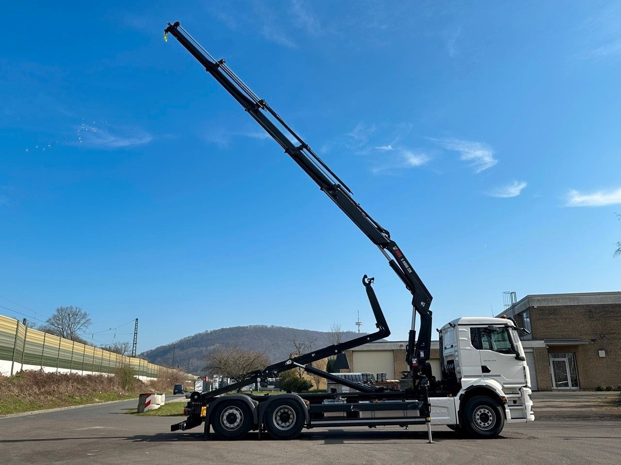 MAN TGS 26.470 6x2 Abrollkipper + Kran Hiab 228-4 - Крюковой мультилифт, Автоманипулятор: фото 4 MAN TGS 26.470 6x2 Abrollkipper + Kran Hiab 228-4 - Крюковой мультилифт, Автоманипулятор: фото 4